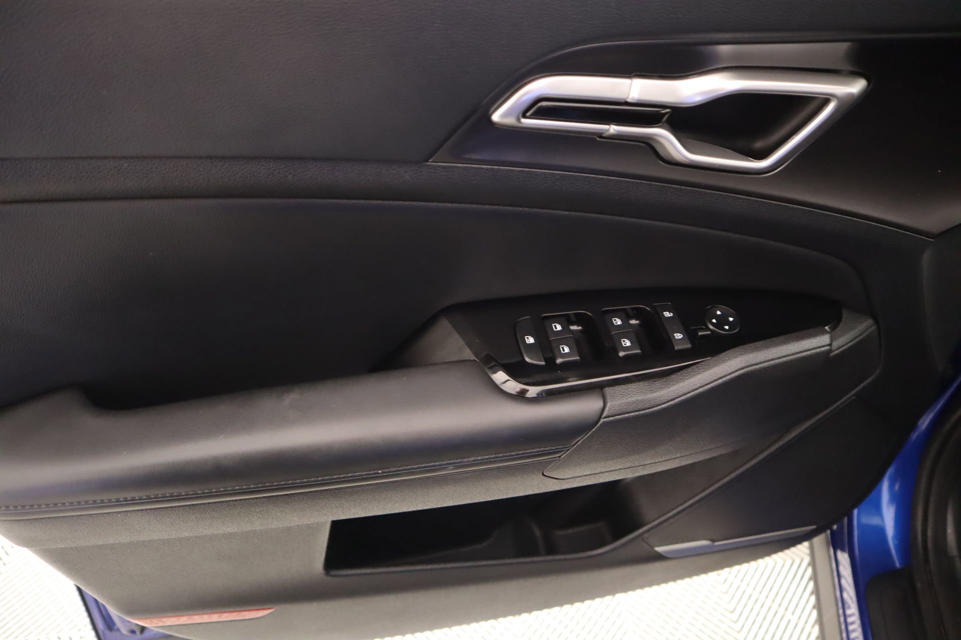 Used 2023 Kia Sportage EX image 15