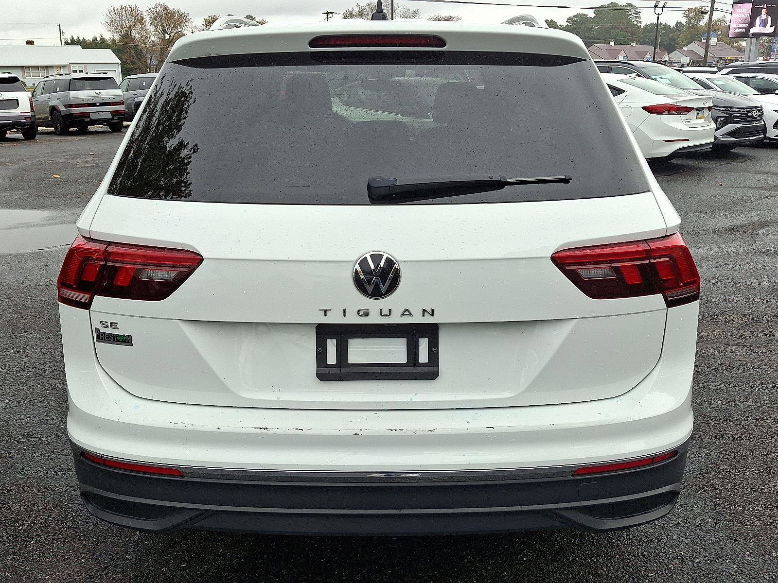 Used 2022 Volkswagen Tiguan SE w/ Panoramic Sunroof Package image 5