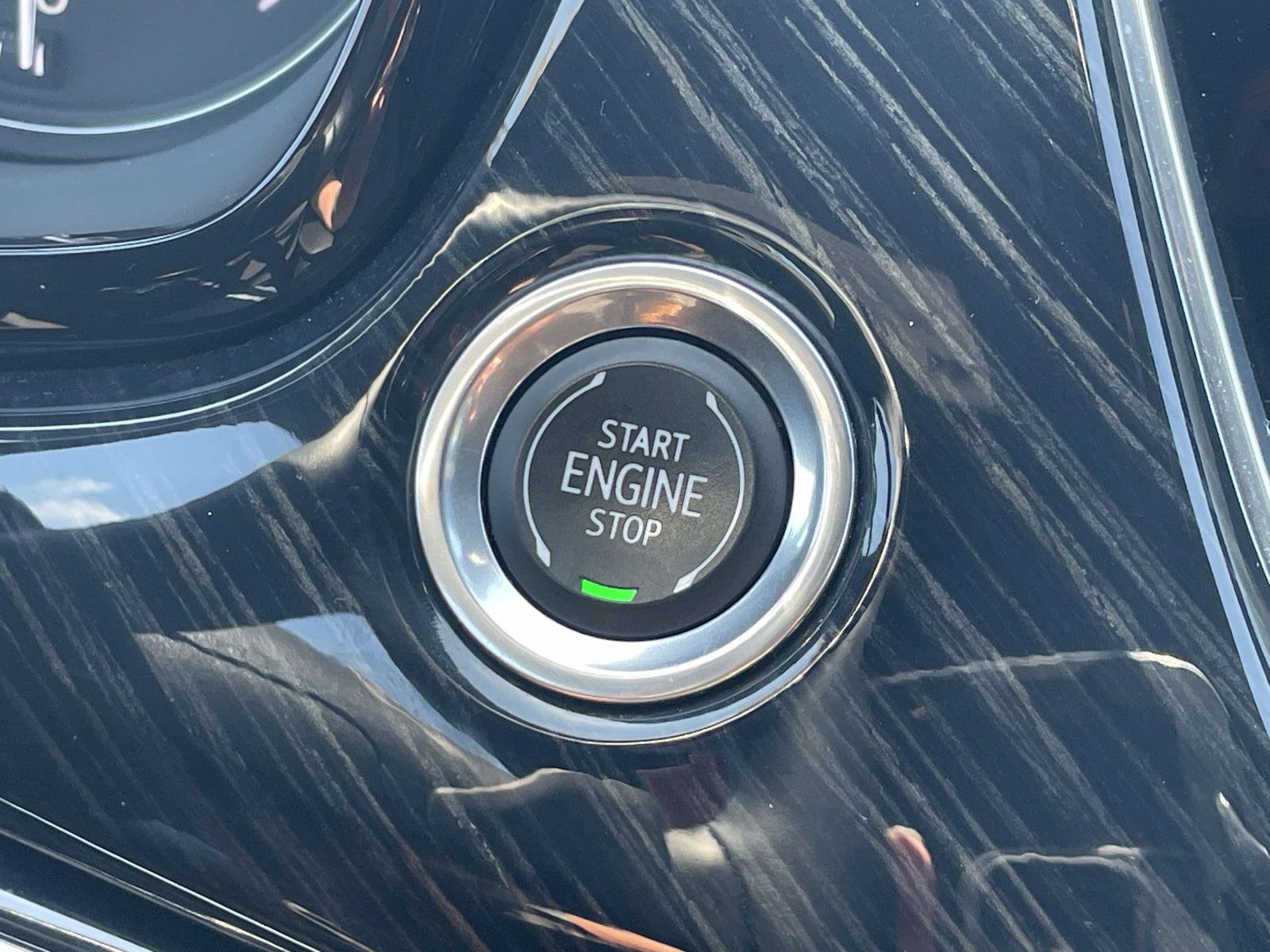 Used 2024 Cadillac XT6 Premium Luxury w/ Technology Package FWD image 22