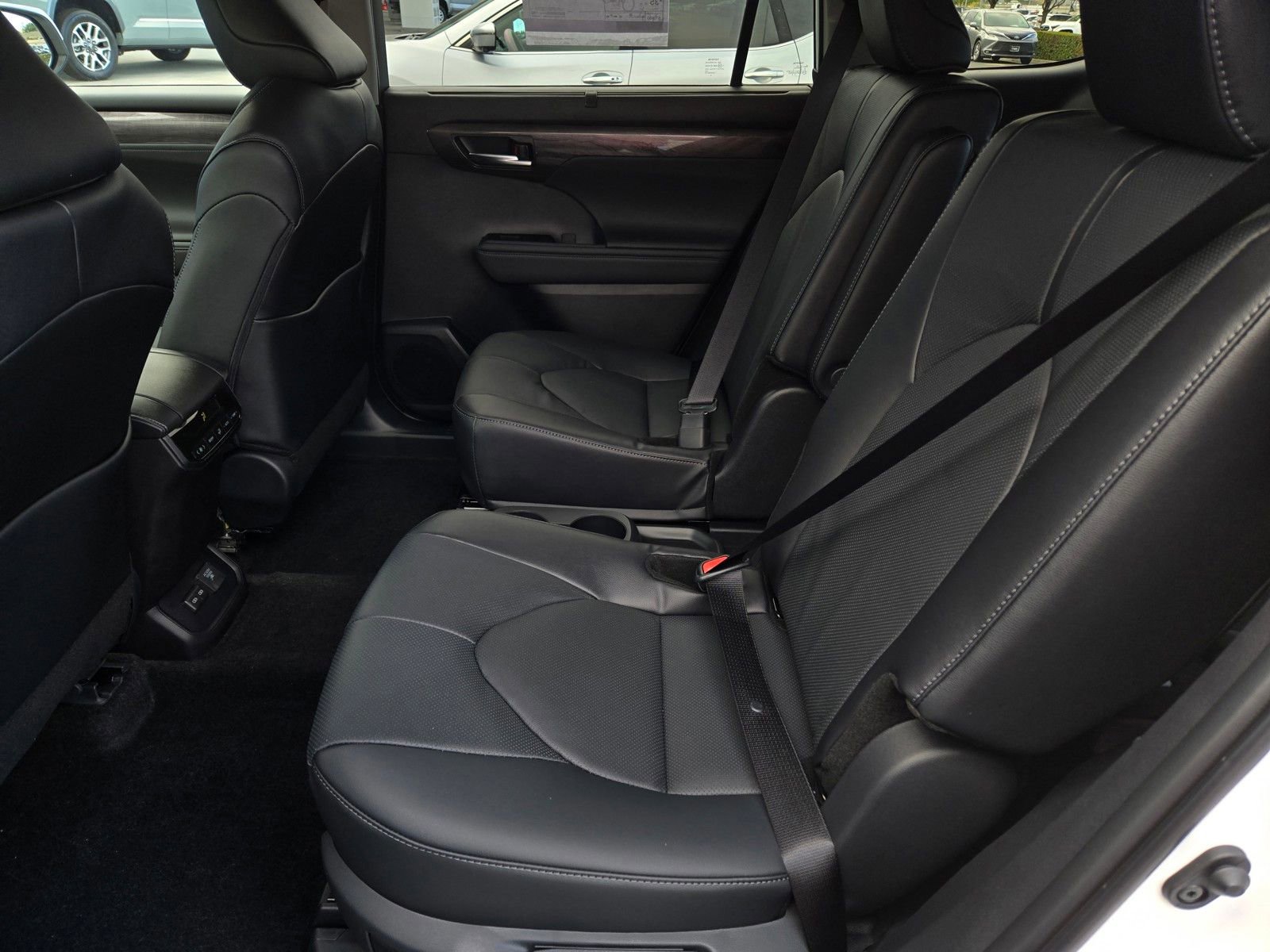 Certified 2026 Toyota Highlander Limited AWD/4WD image 11