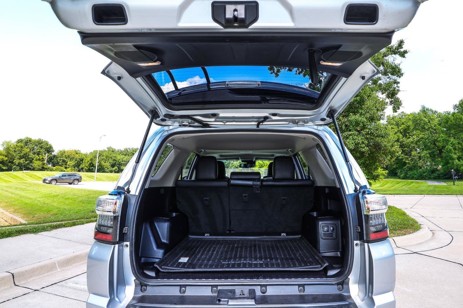Used 2020 Toyota 4Runner Venture w/ Moonroof Package AWD/4WD image 24