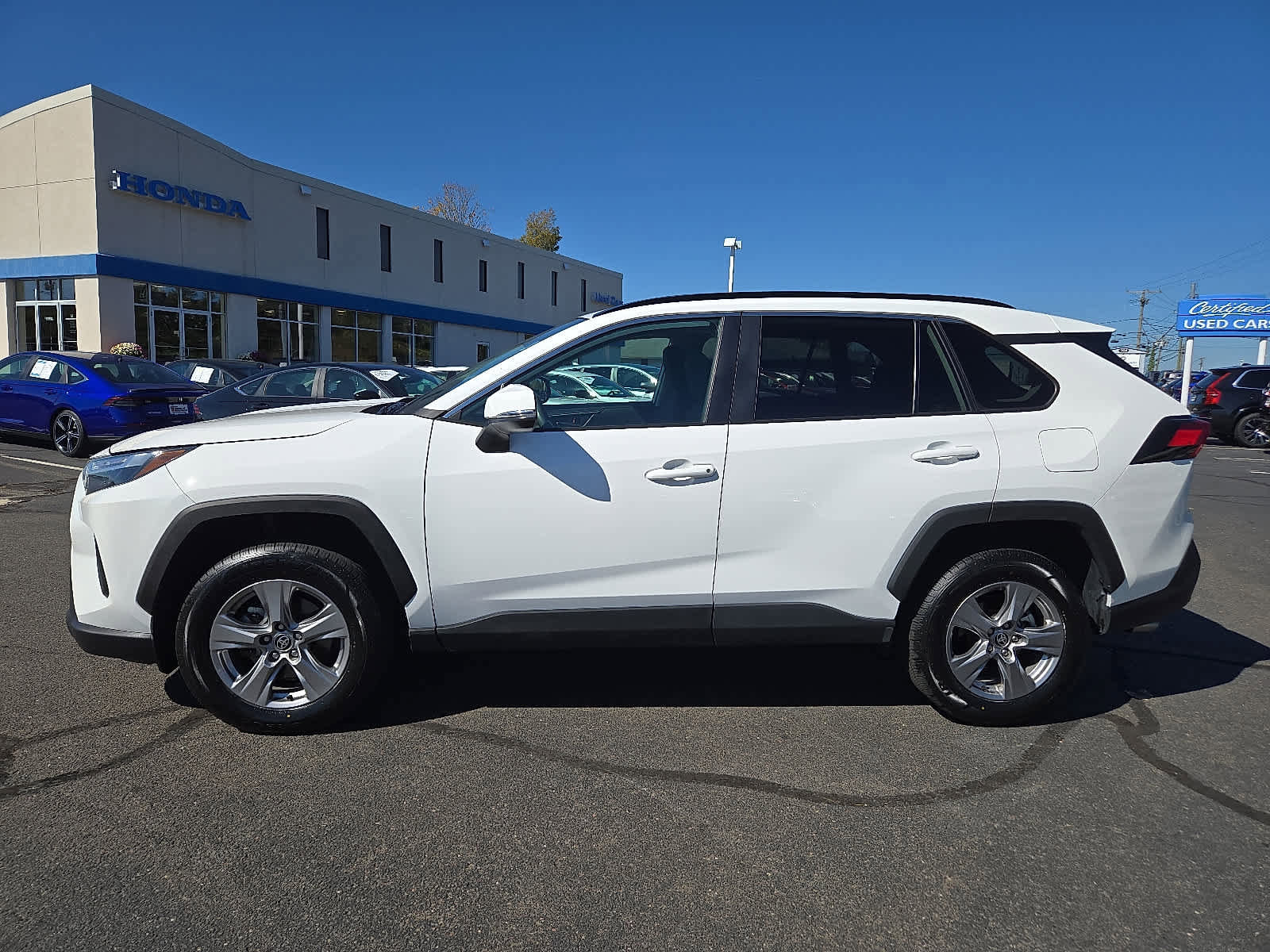 Used 2024 Toyota RAV4 XLE image 8