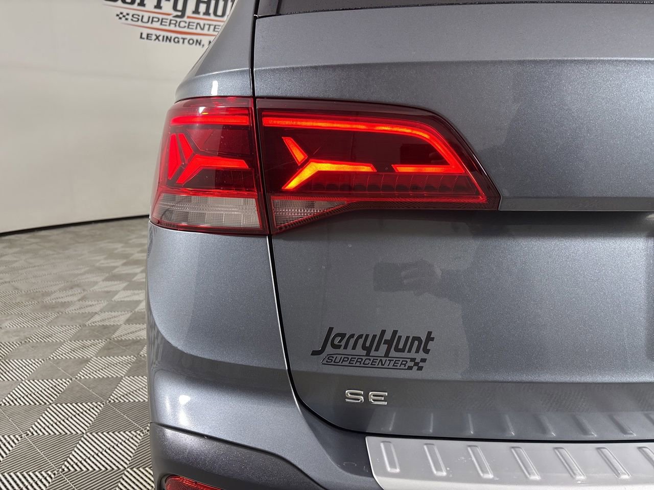 Used 2023 Volkswagen Taos SE w/ Panoramic Sunroof Package image 31