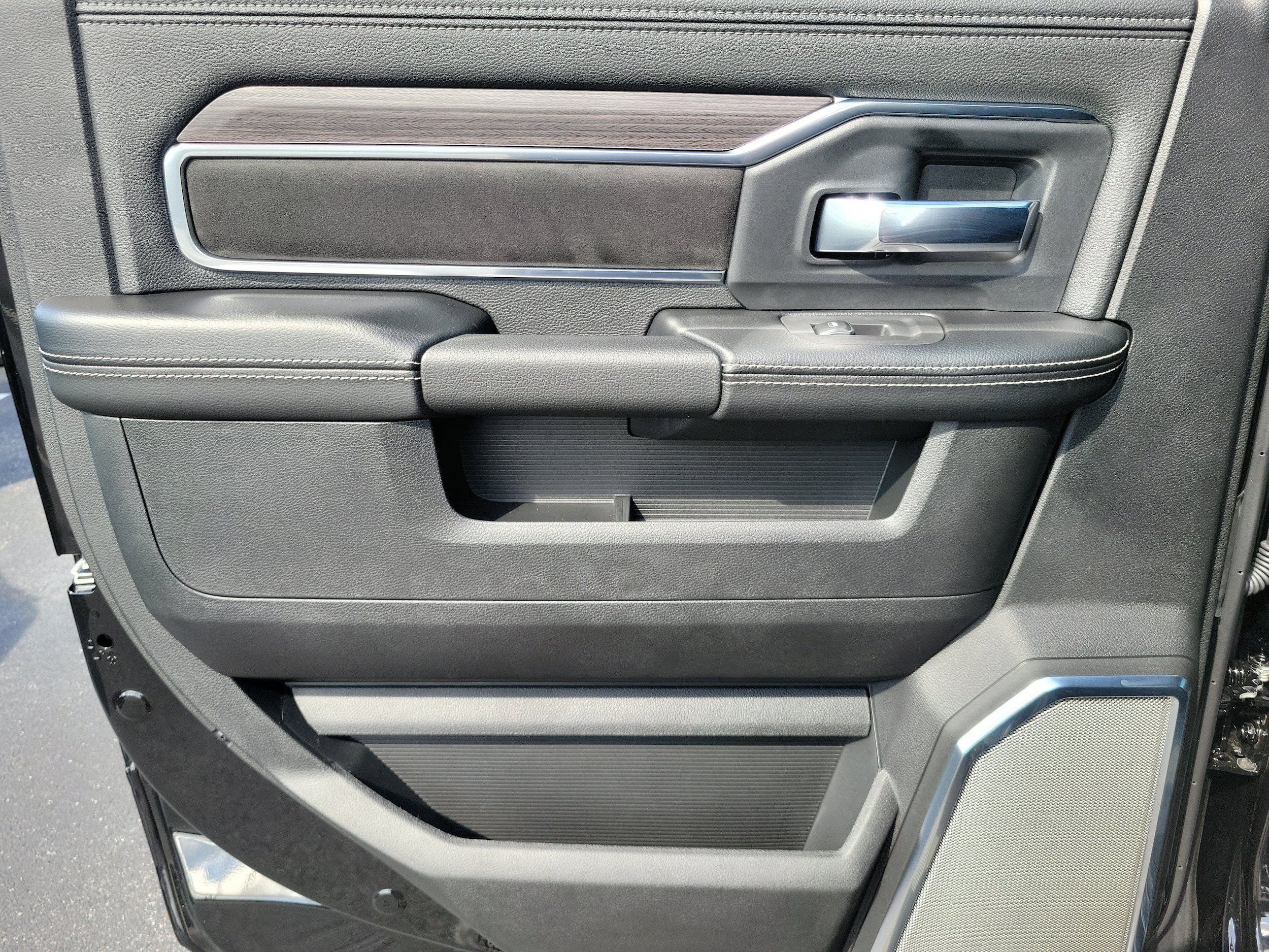 New 2027 RAM 3500 Laramie AWD/4WD image 9
