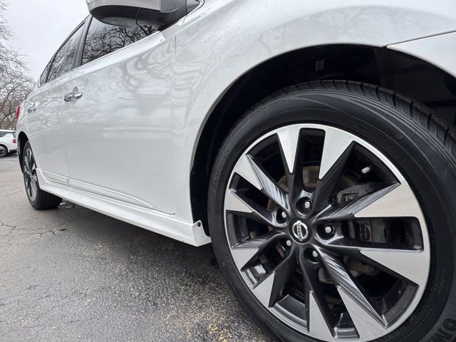 Used 2019 Nissan Sentra SR w/ Exterior Package image 7