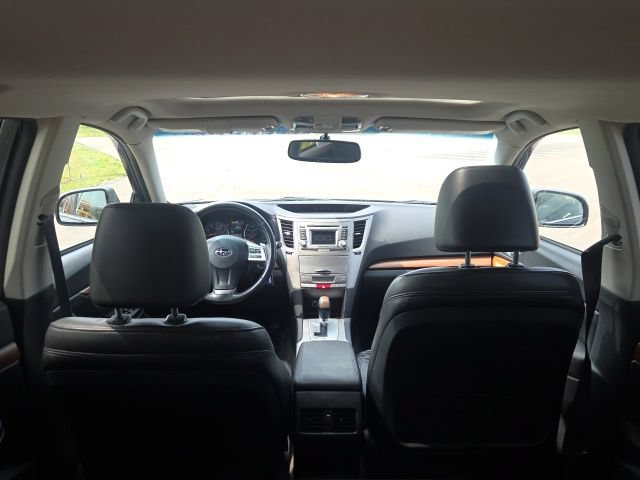 Used 2013 Subaru Outback 2.5i Limited w/ Moonroof Pkg AWD/4WD image 12