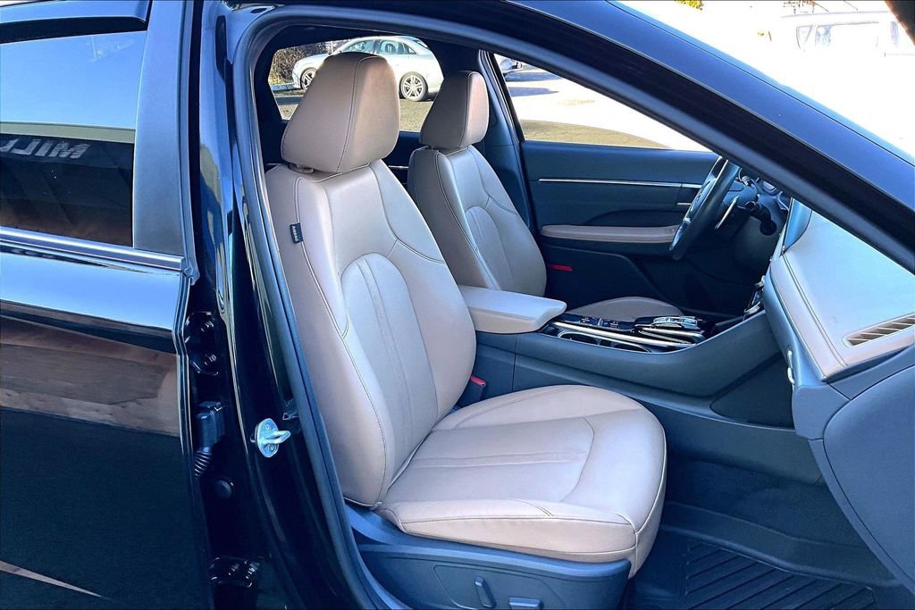 Used 2022 Hyundai Sonata Limited w/ Cargo Package image 10