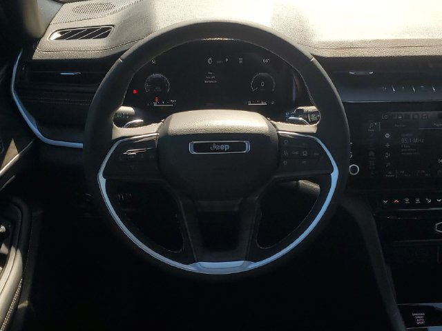 New 2026 Jeep Grand Cherokee Limited w/ Limited Altitude Package AWD/4WD image 14