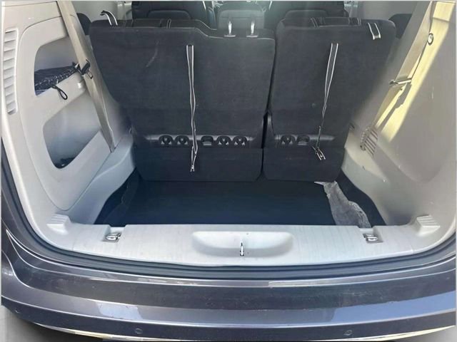 Used 2023 Chrysler Pacifica Touring-L image 4