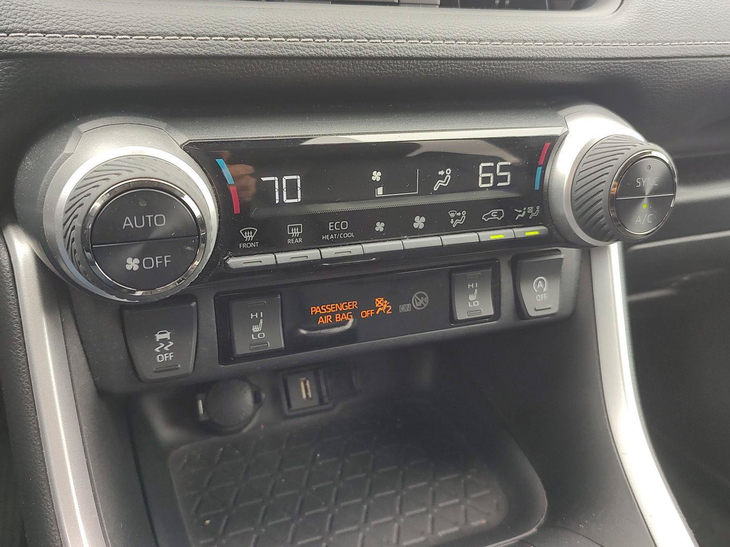 Used 2022 Toyota RAV4 XLE Premium AWD/4WD image 8