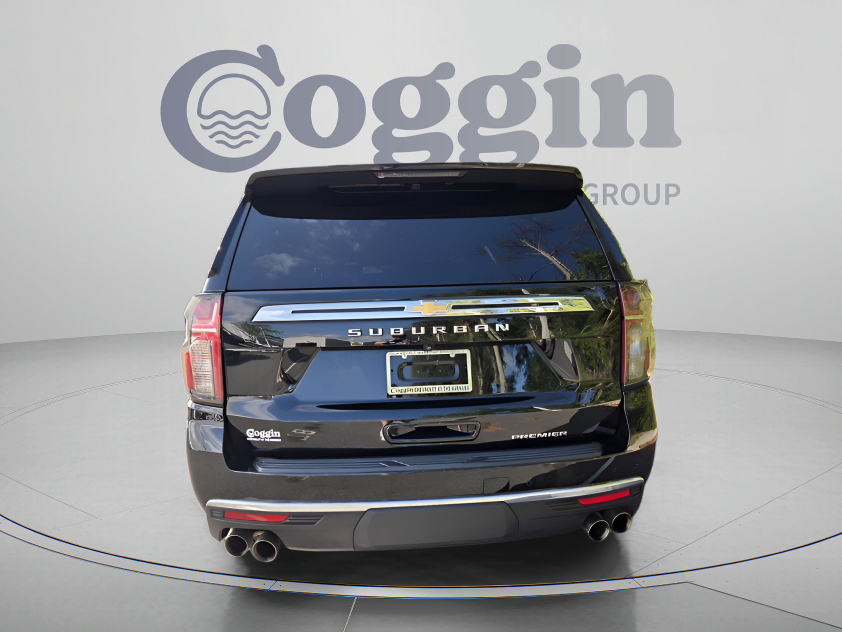 Used 2024 Chevrolet Suburban Premier AWD/4WD image 4