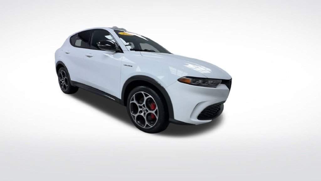 Used 2024 Alfa Romeo Tonale Veloce w/ Premium Interior Package AWD/4WD image 2