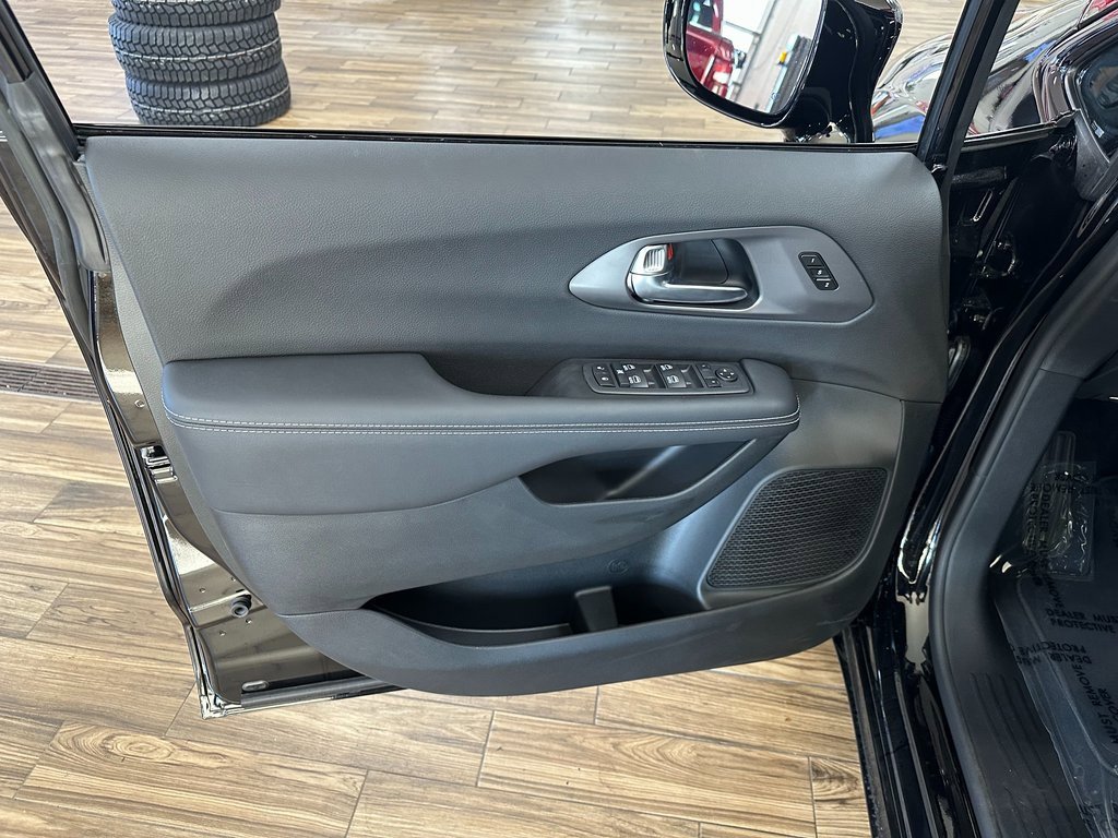 New 2026 Chrysler Pacifica Select w/ S Appearance Package image 10