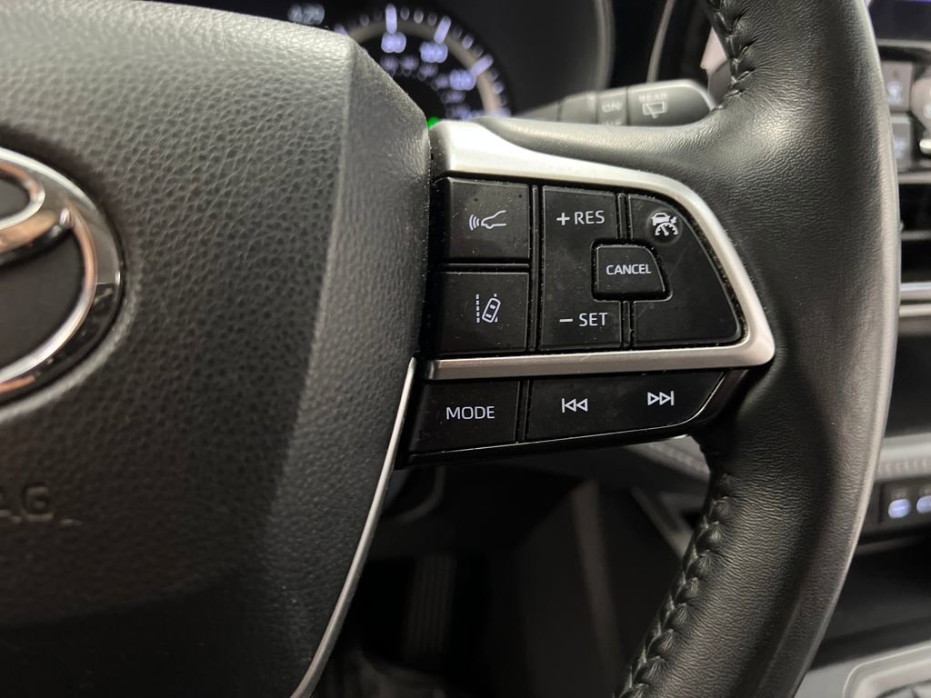 Used 2023 Toyota Highlander LE image 16
