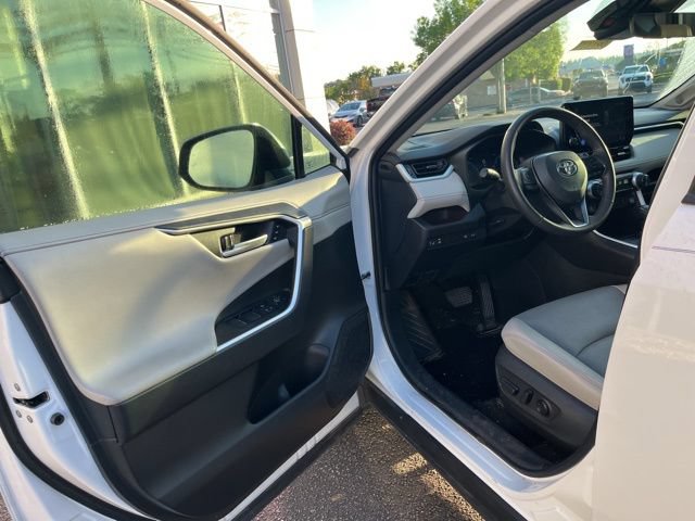 Used 2025 Toyota RAV4 Limited FWD image 4