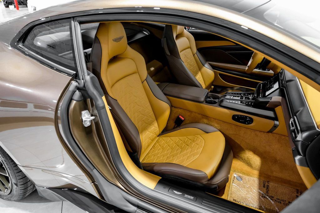 Used 2025 Aston Martin Vanquish image 24