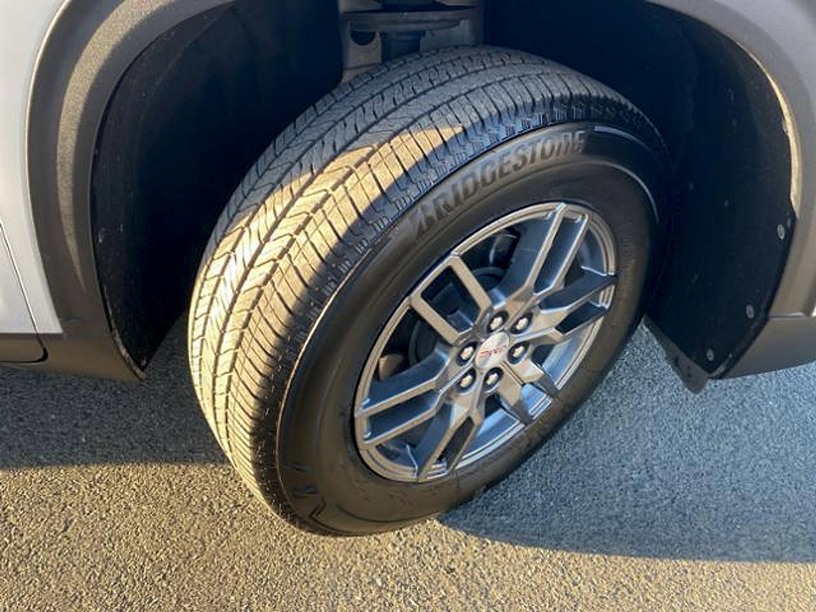 Used 2025 GMC Acadia Elevation AWD/4WD image 5