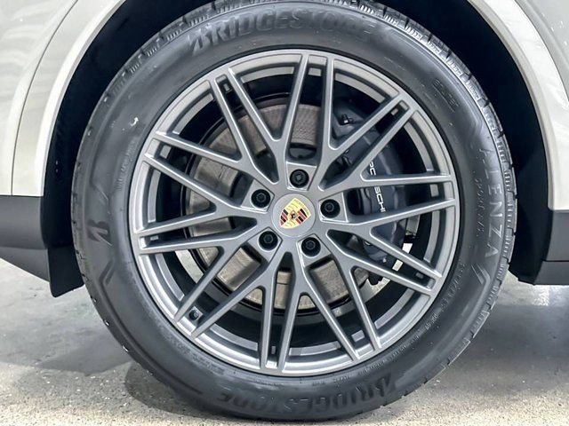 Certified 2025 Porsche Cayenne Coupe image 12