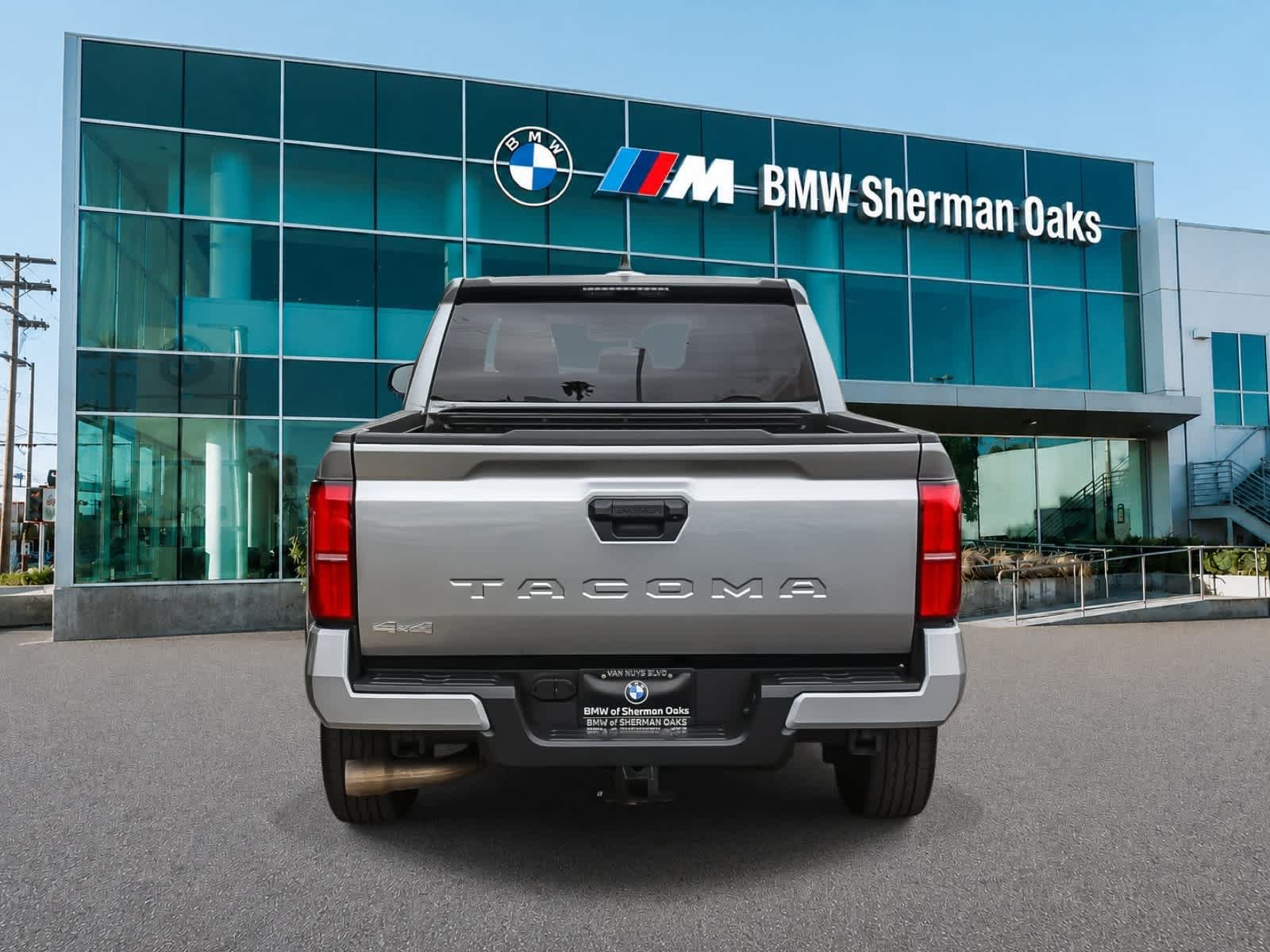 Used 2024 Toyota Tacoma SR5 AWD/4WD image 5