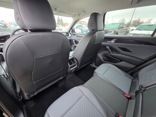 Used 2025 Volkswagen Tiguan SE image 13