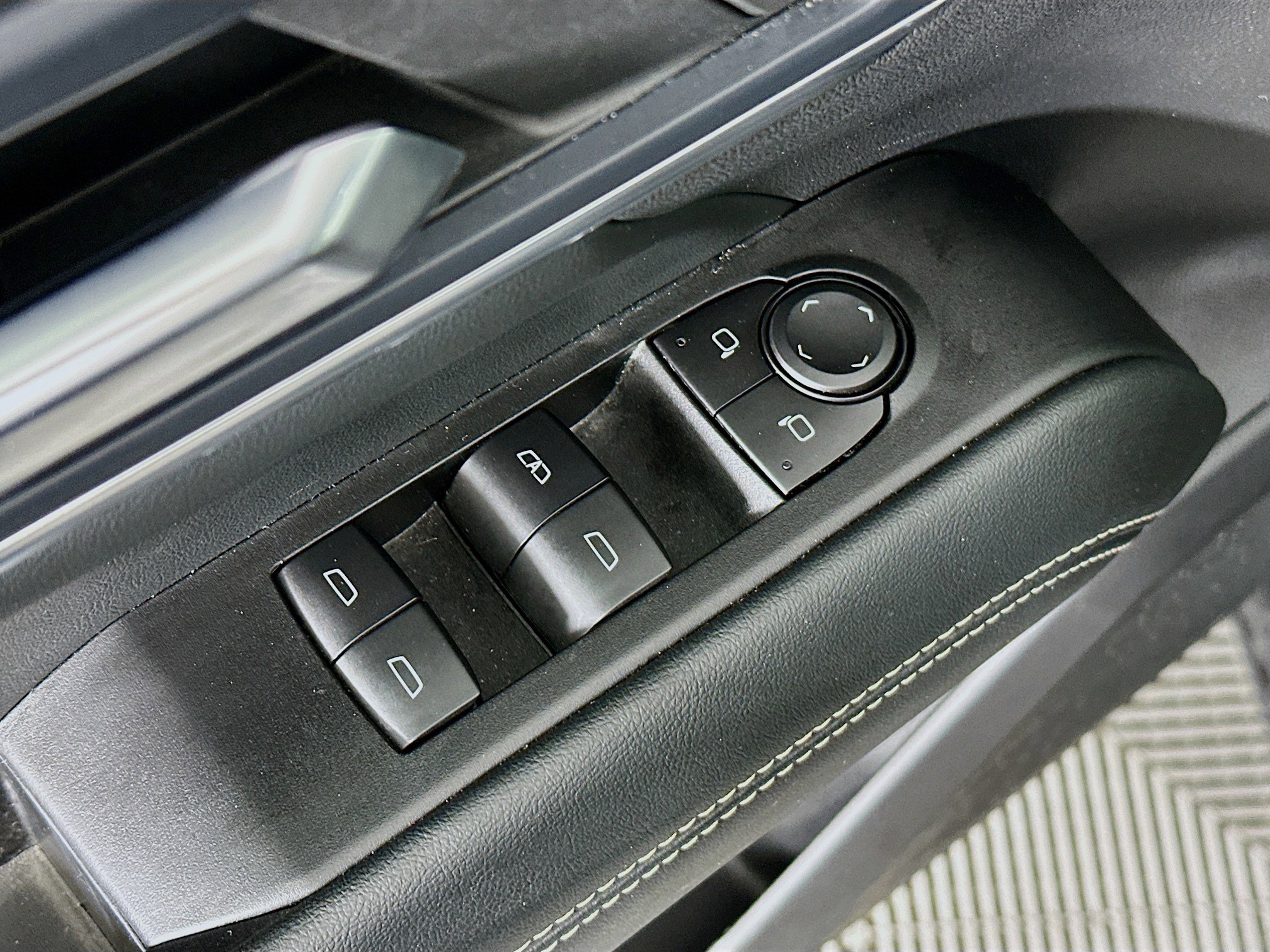 Used 2025 GMC Terrain Elevation image 15