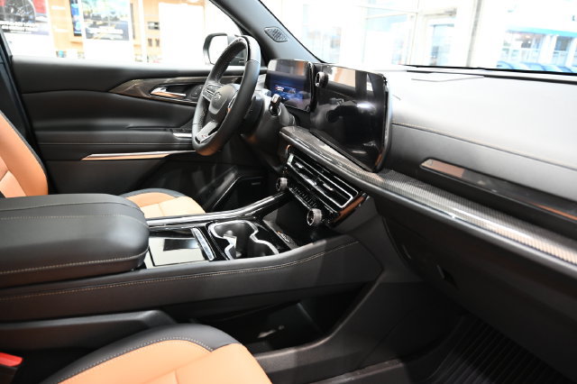 New 2027 Chevrolet Traverse Z71 w/ Enhanced Driving Package AWD/4WD image 14
