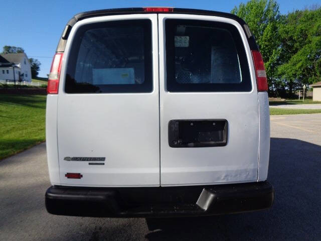 Used 2016 Chevrolet Express 2500 RWD image 4