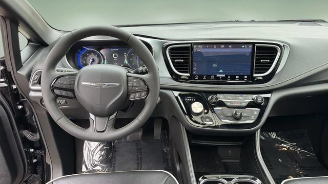 Used 2026 Chrysler Pacifica Limited w/ S Appearance Package FWD image 10