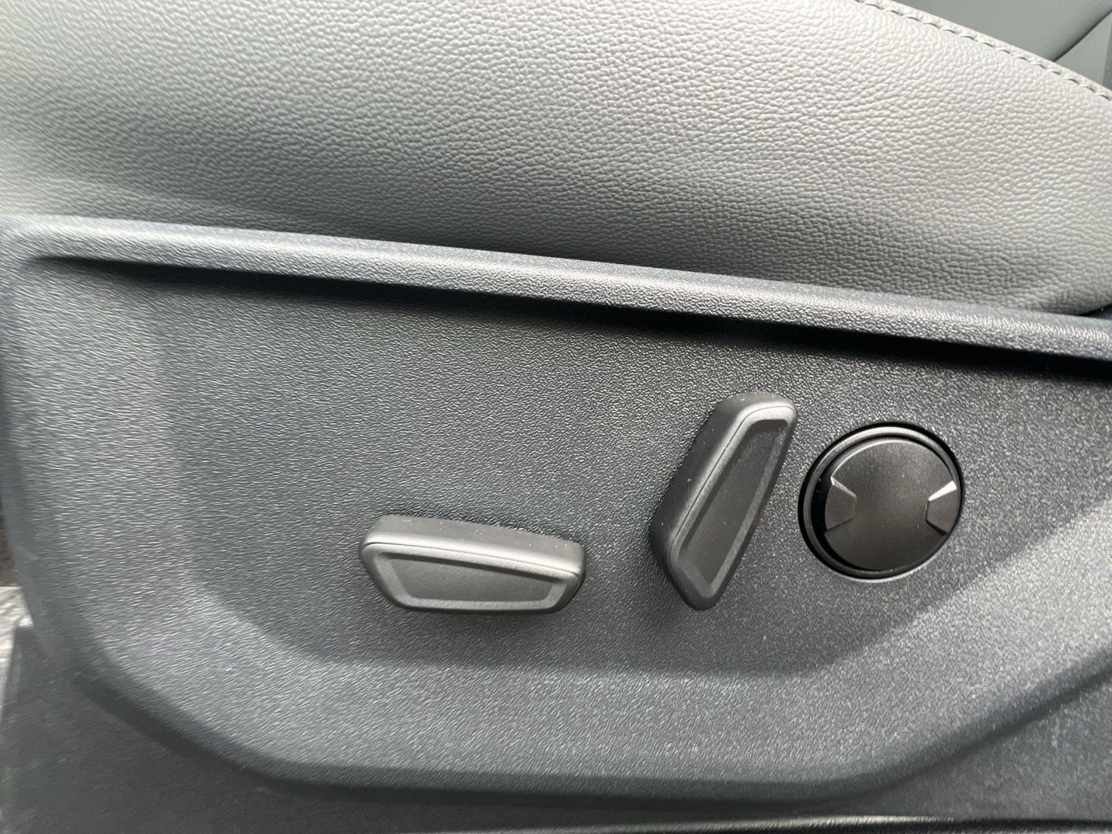 New 2025 Ford F150 Lightning Flash AWD/4WD image 14
