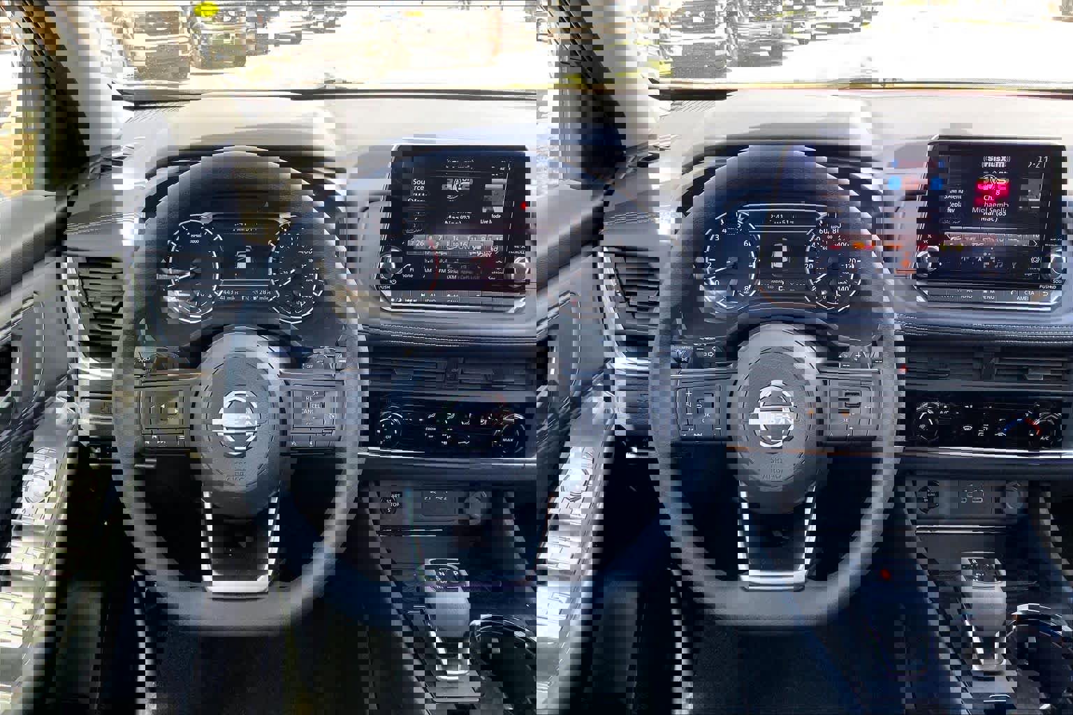 Used 2024 Nissan Rogue S image 6