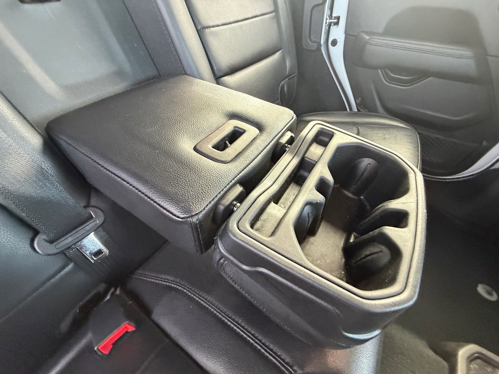 Used 2023 Jeep Wrangler Altitude image 17