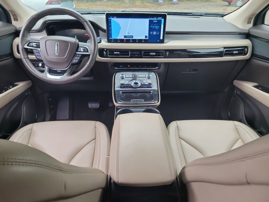 Used 2022 Lincoln Nautilus FWD w/ Premium Package image 12