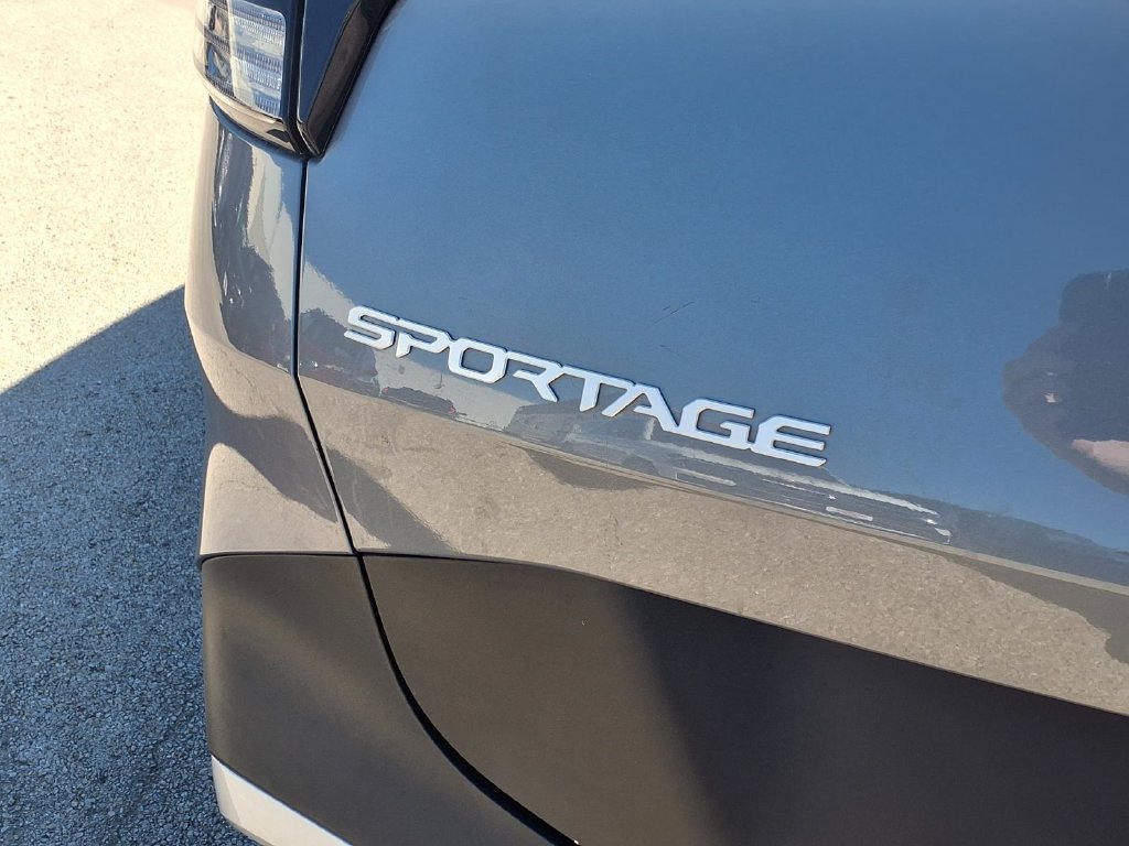 Used 2025 Kia Sportage EX FWD image 7