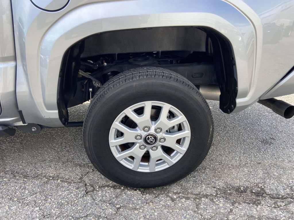Used 2025 Toyota Tacoma SR5 AWD/4WD image 8