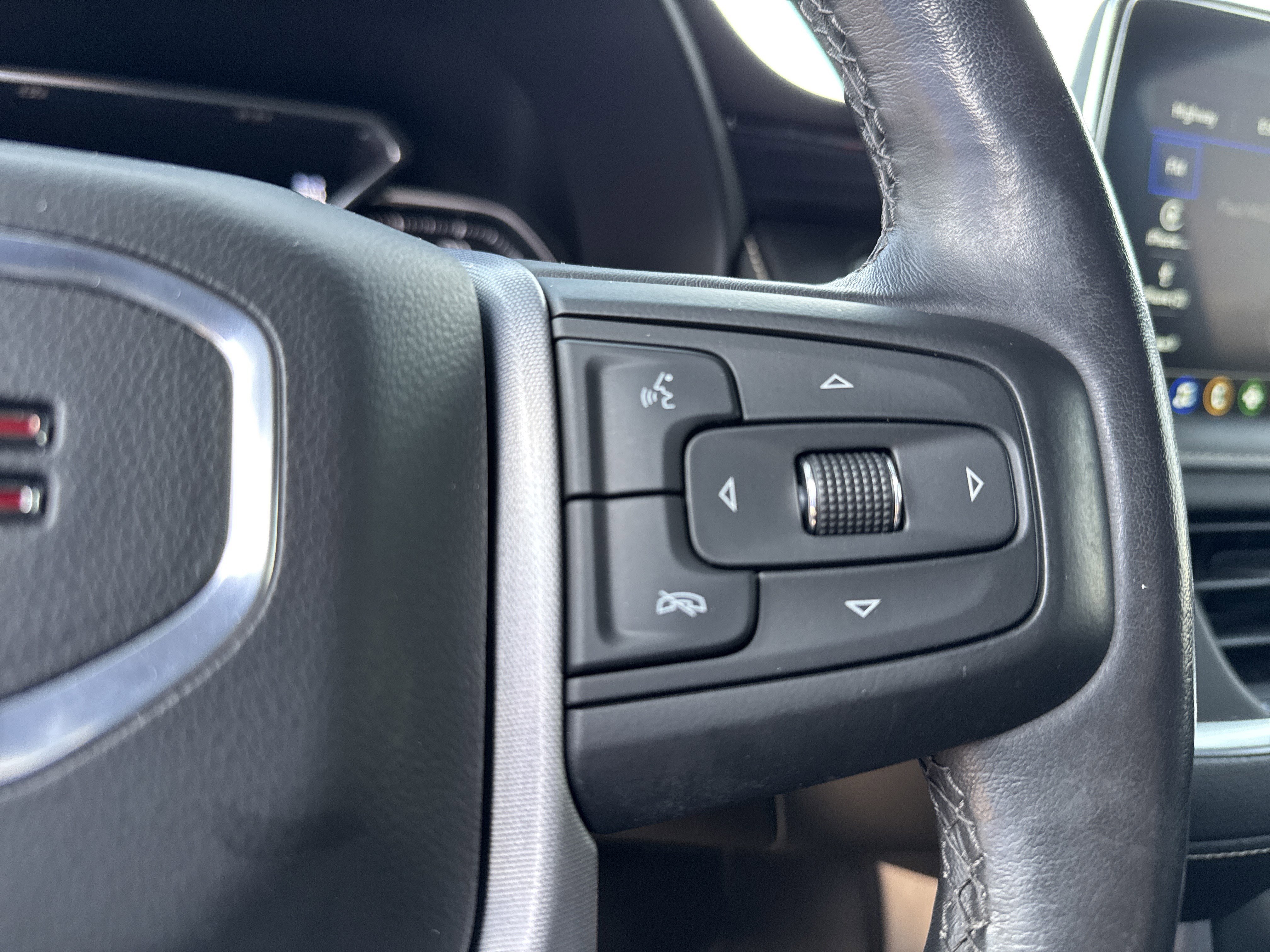 Used 2021 GMC Yukon SLT w/ SLT Premium Package image 21