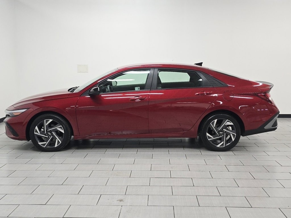 Used 2025 Hyundai Elantra Sport image 17
