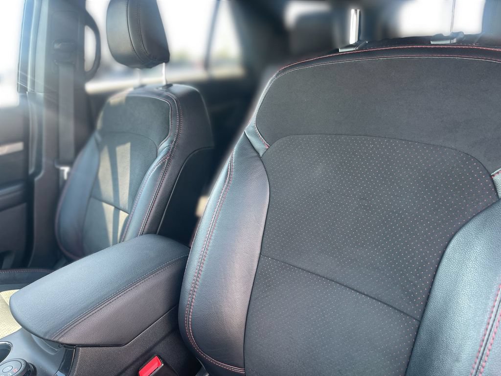 Used 2019 Ford Explorer XLT w/ Equipment Group 202A AWD/4WD image 18