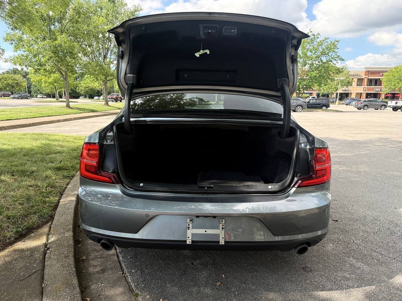 Used 2018 Volvo S90 T5 Momentum FWD image 10