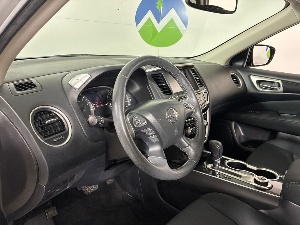 Used 2017 Nissan Pathfinder SV image 25