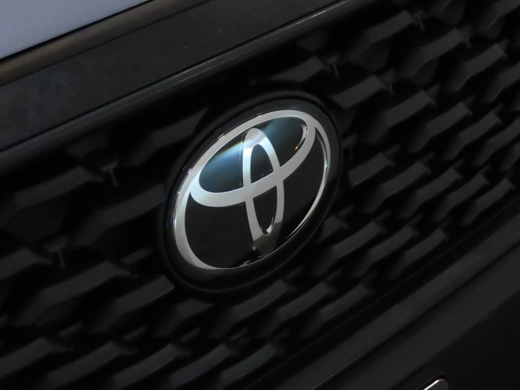 Used 2022 Toyota Corolla Cross LE AWD/4WD image 14