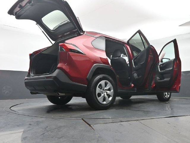 Certified 2021 Toyota RAV4 LE AWD/4WD image 46