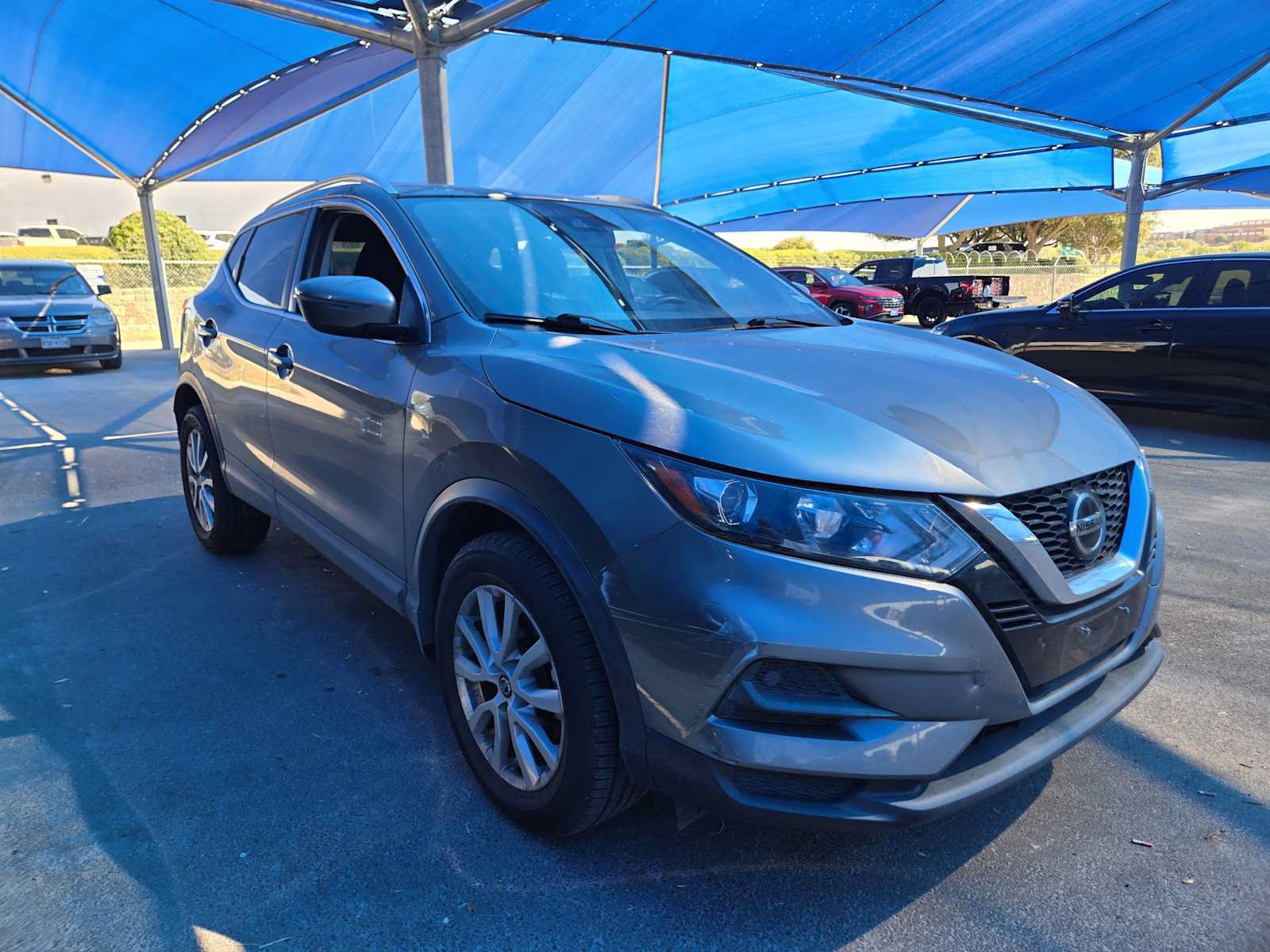 Used 2020 Nissan Rogue Sport SV FWD image 2