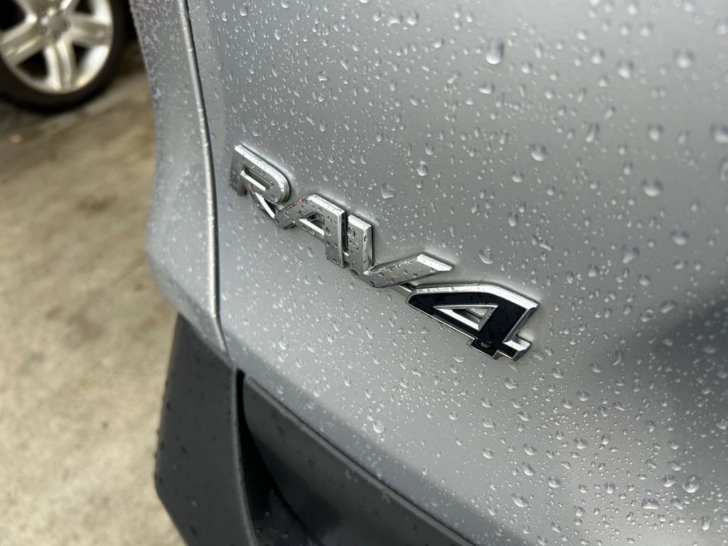 Used 2021 Toyota RAV4 XLE image 33