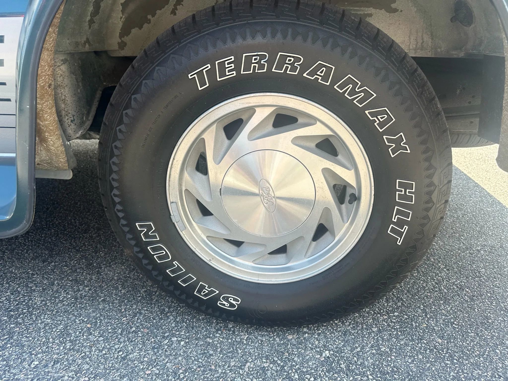 Used 1997 Ford E-150 and Econoline 150 image 38