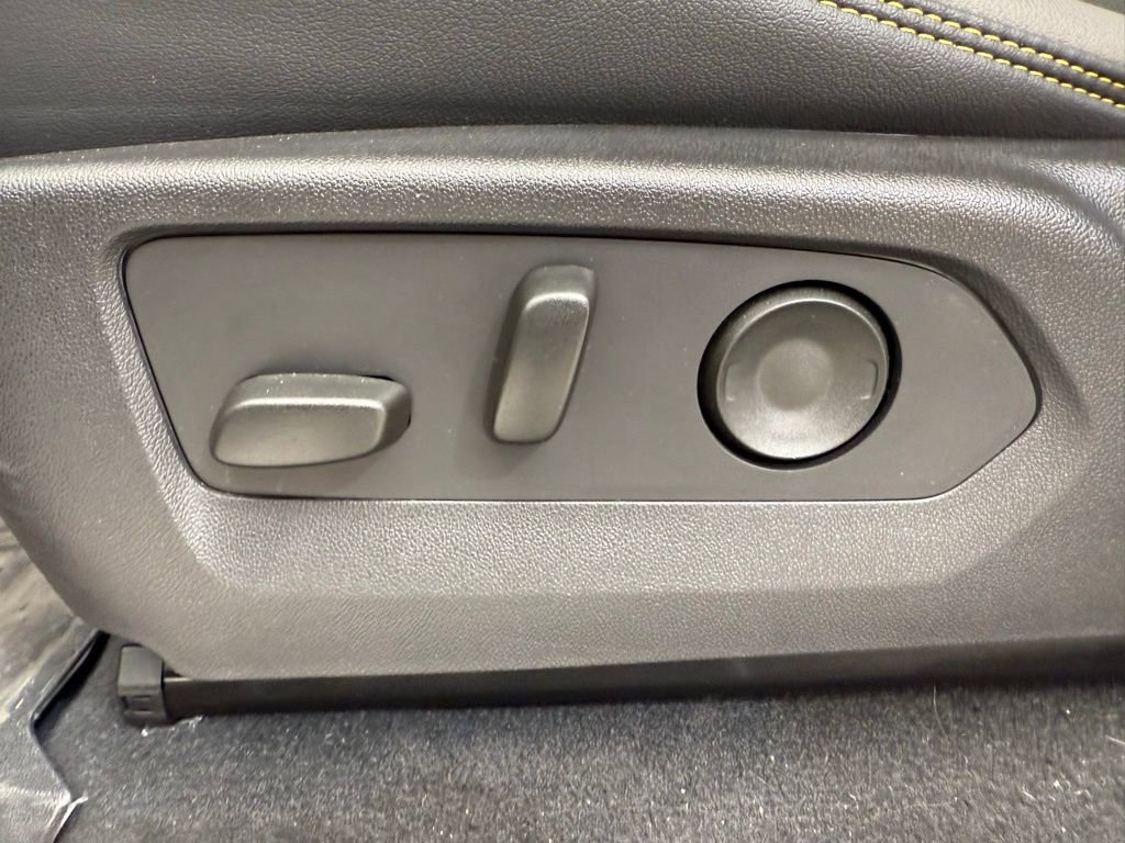 Used 2024 Chevrolet Colorado ZR2 w/ ZR2 Convenience Package III image 36