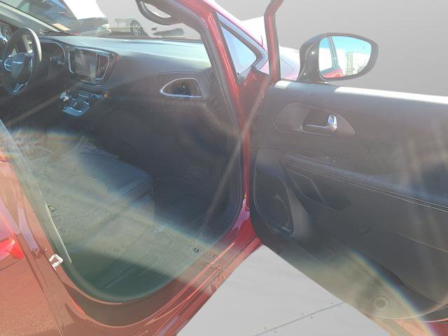 New 2026 Chrysler Pacifica Select AWD/4WD image 24