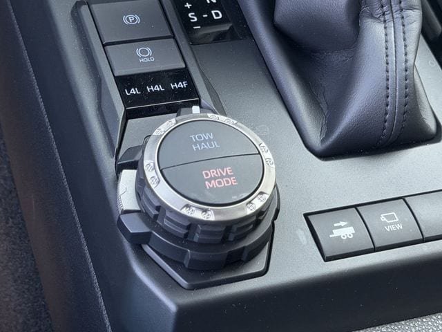Used 2025 Toyota 4Runner Platinum AWD/4WD image 24
