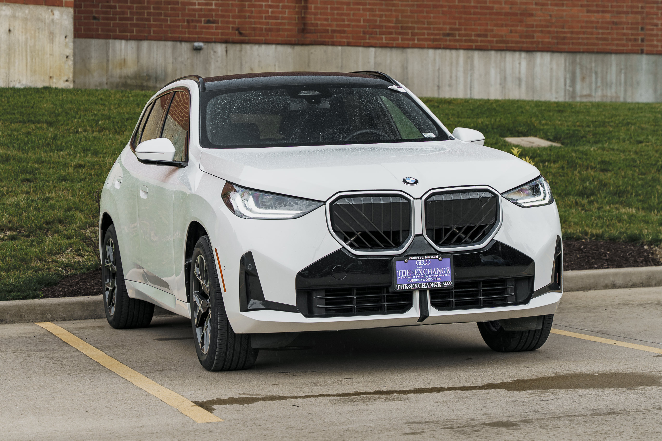 Used 2025 BMW X3 xDrive30i w/ M Sport Package AWD/4WD image 2
