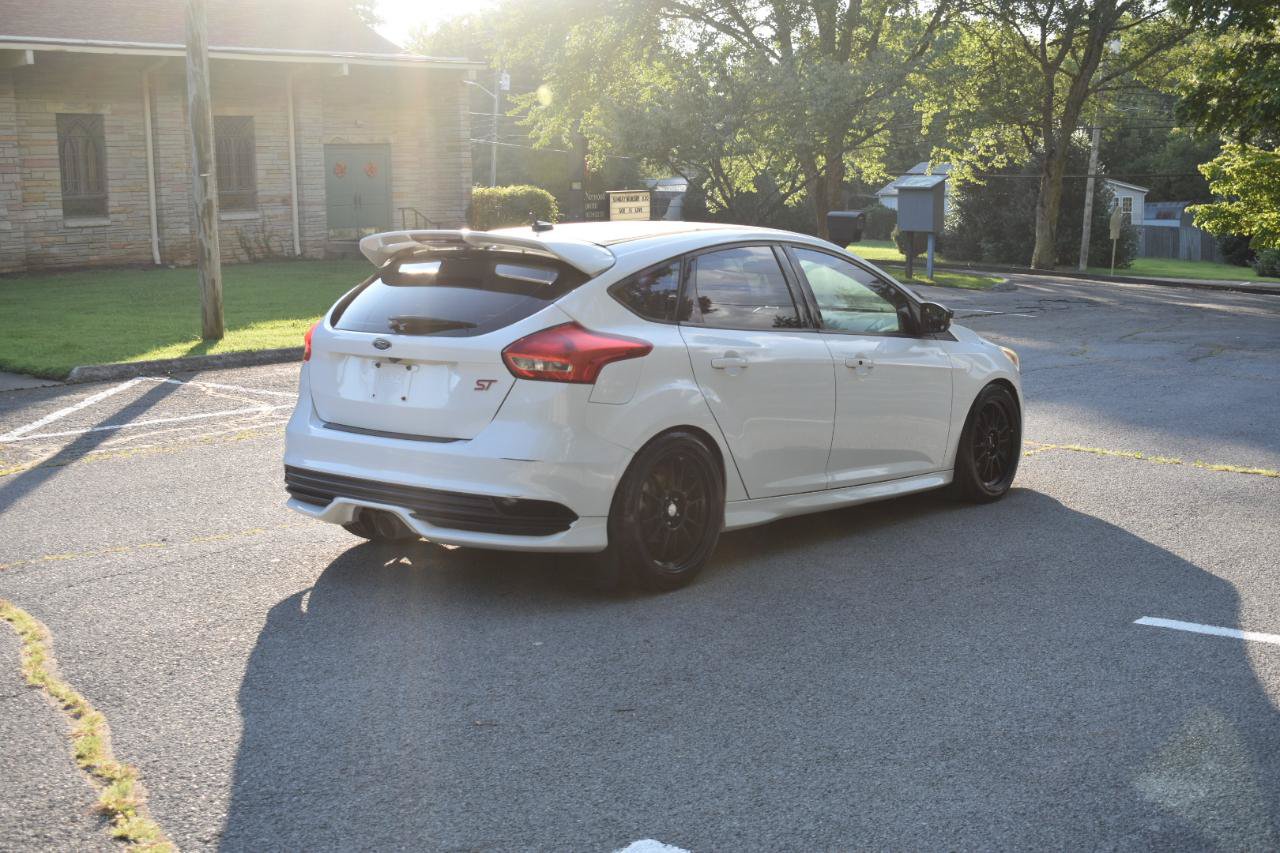 Used 2016 Ford Focus ST FWD image 7