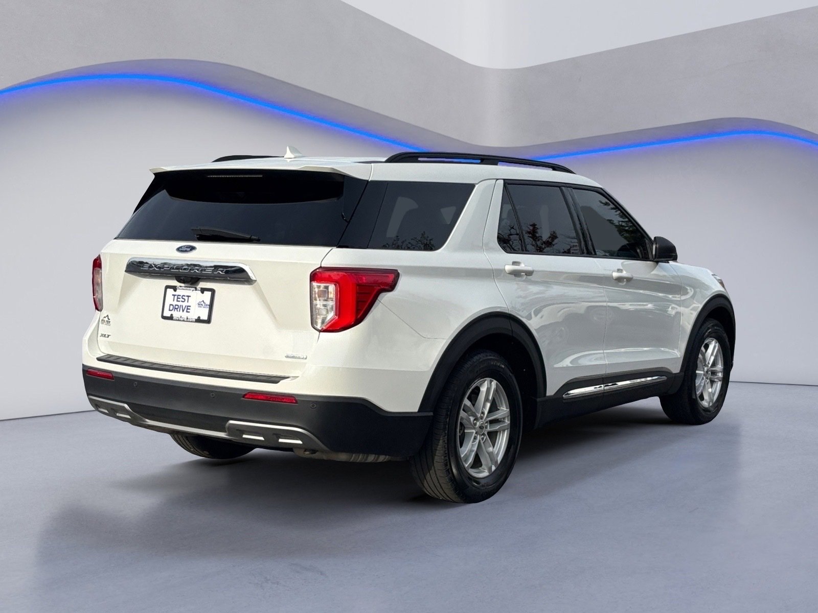 Used 2020 Ford Explorer XLT w/ Equipment Group 202A image 10